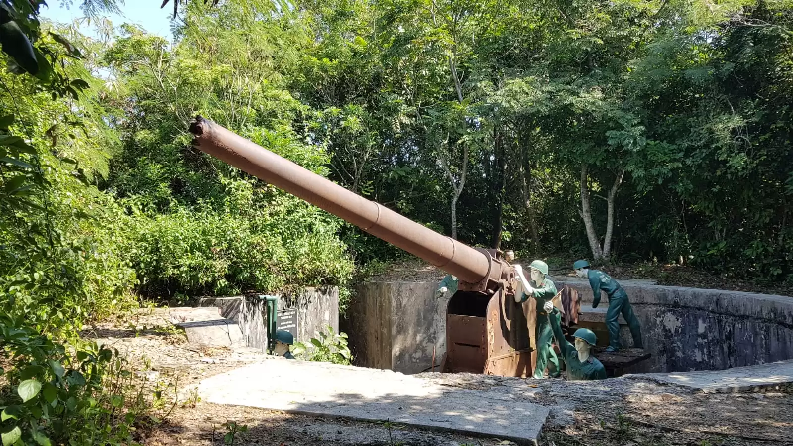 Tour Taxi - Boat visit Cannon Fort - Monkey Island( Tour time is in about 3 hours) 