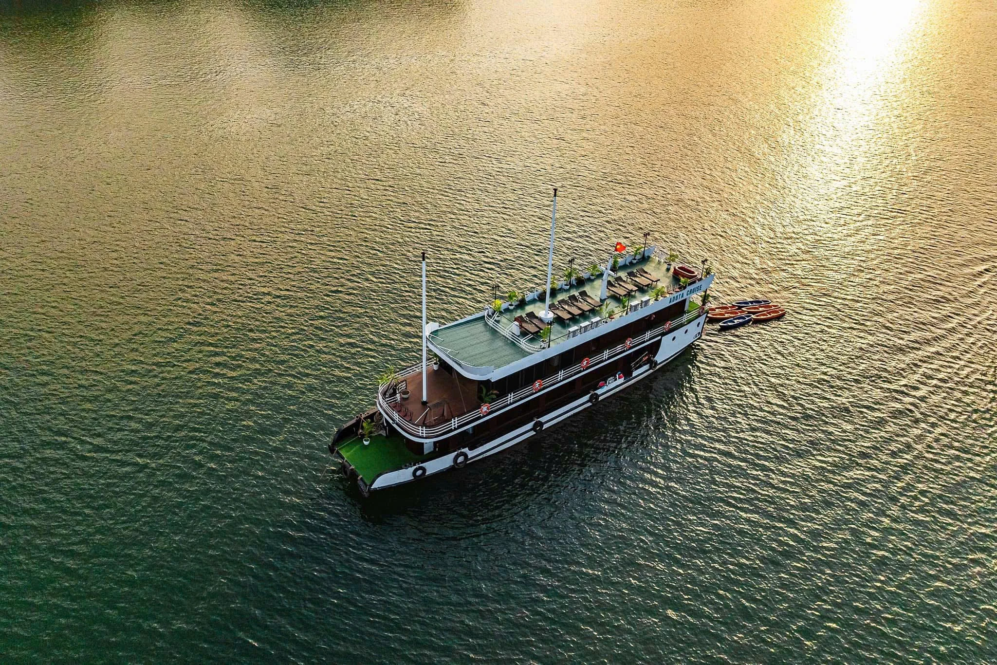 FISHING VILLAGE - LAN HA BAY - HA LONG BAY - DAU BE ISLAND